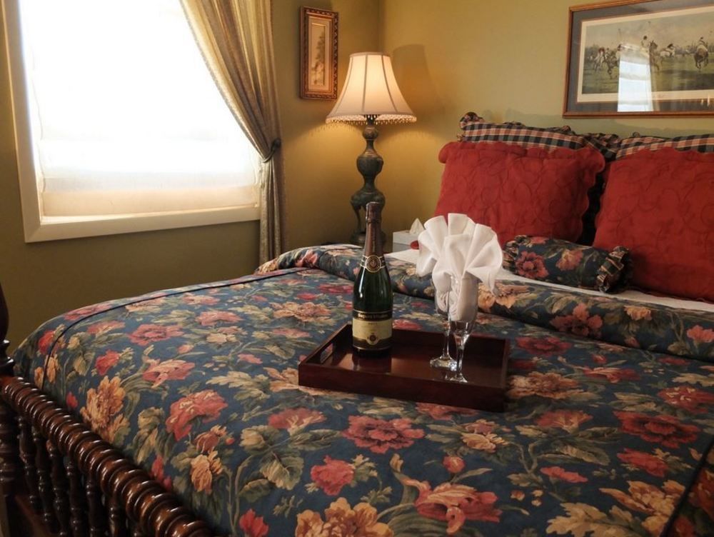 The English Inn Eaton Rapids Εξωτερικό φωτογραφία